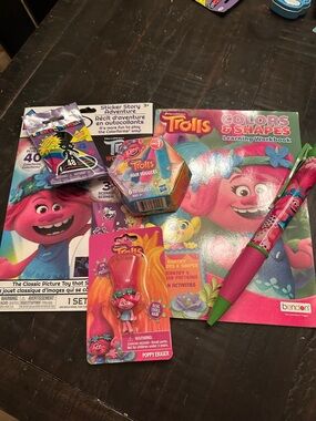 Trolls Poppy Activity Set with Pink Figures & Multicolor Accents
